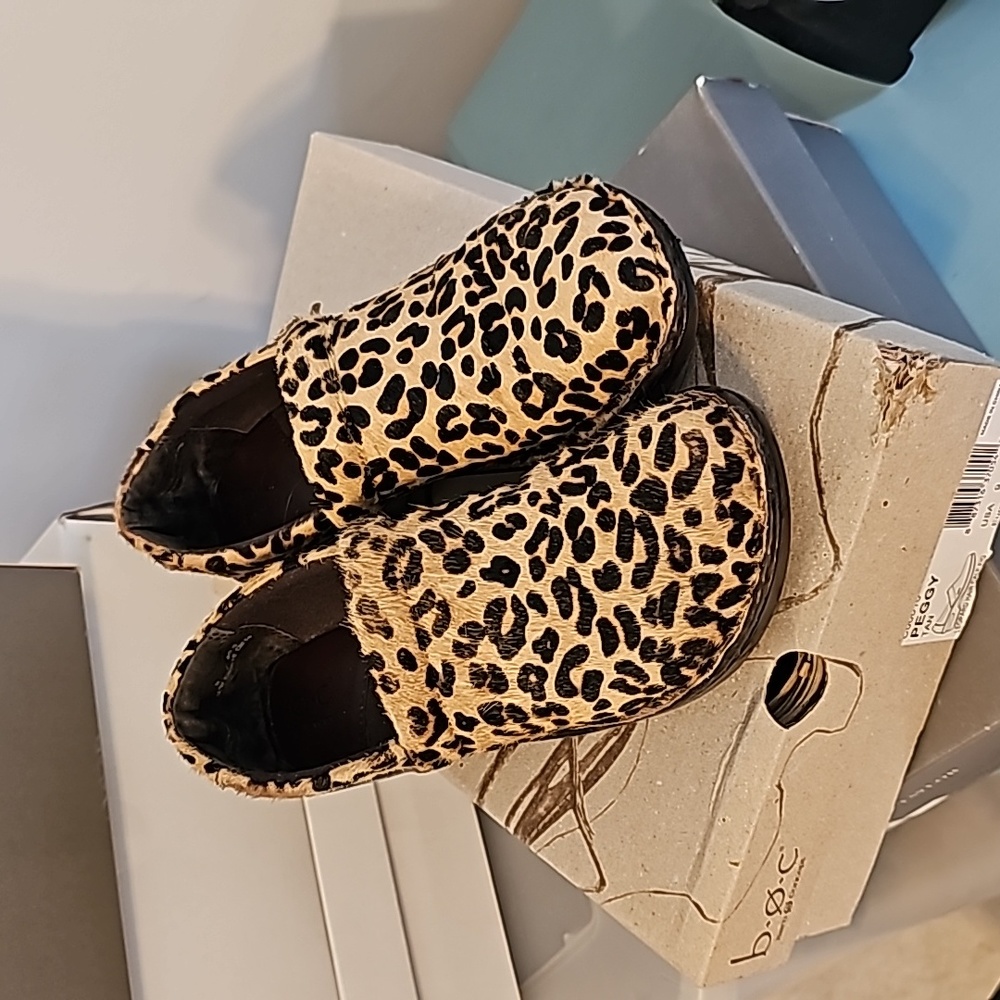 Leopard Hair claf clogs with back